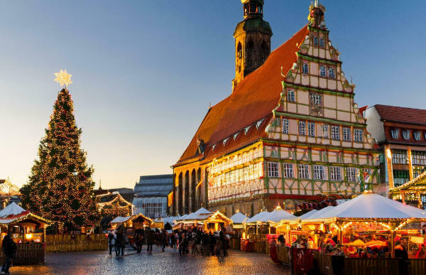 ノイシュヴァンシュタイン城、ベルリンの壁、クリスマスマーケット、オクトーバーフェスト、伝統的なソーセージなど、ドイツ文化と歴史の象徴。